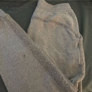 Lululemon sherpa accent sweat pants/jogger